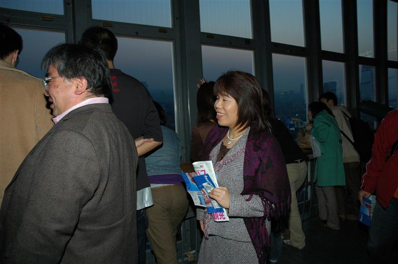 �͂ƃo�X�ŏ��铌���i�C�g�c�A�[