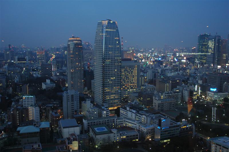 �͂ƃo�X�ŏ��铌���i�C�g�c�A�[