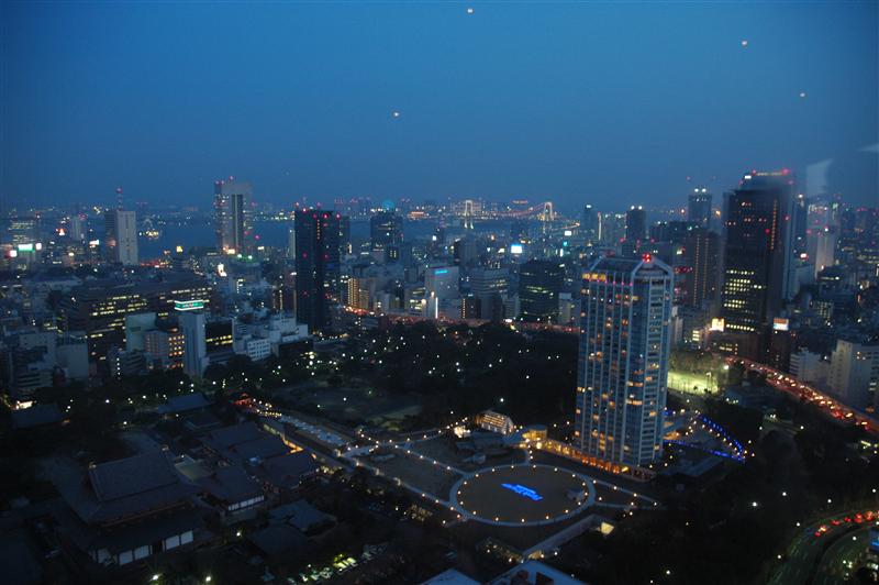 �͂ƃo�X�ŏ��铌���i�C�g�c�A�[