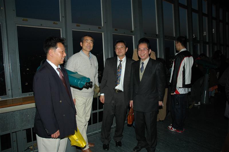 �͂ƃo�X�ŏ��铌���i�C�g�c�A�[