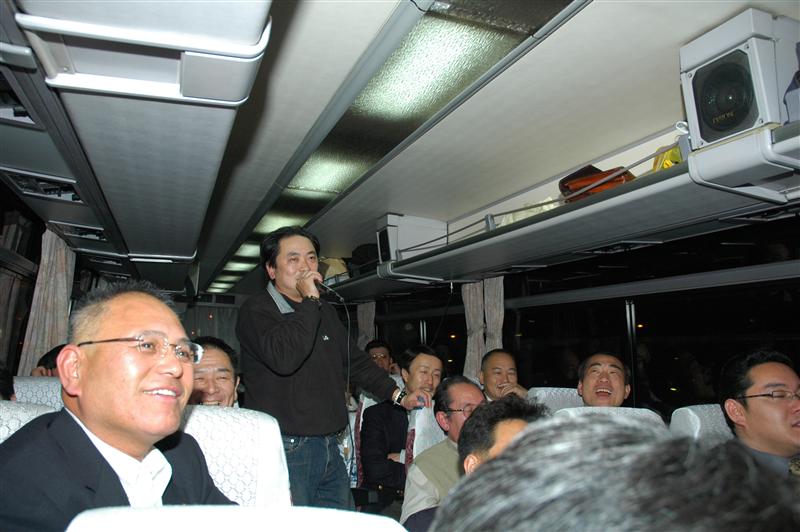 �͂ƃo�X�ŏ��铌���i�C�g�c�A�[