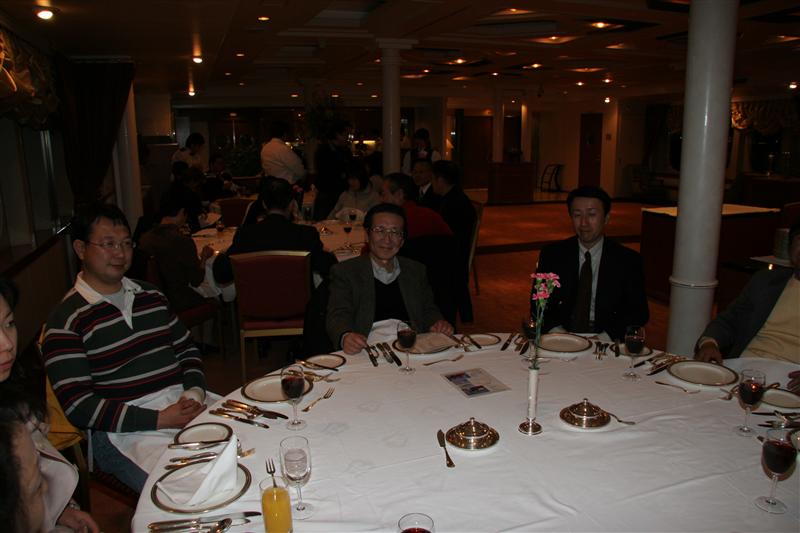 �͂ƃo�X�ŏ��铌���i�C�g�c�A�[