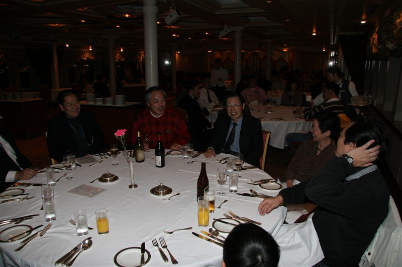 �͂ƃo�X�ŏ��铌���i�C�g�c�A�[