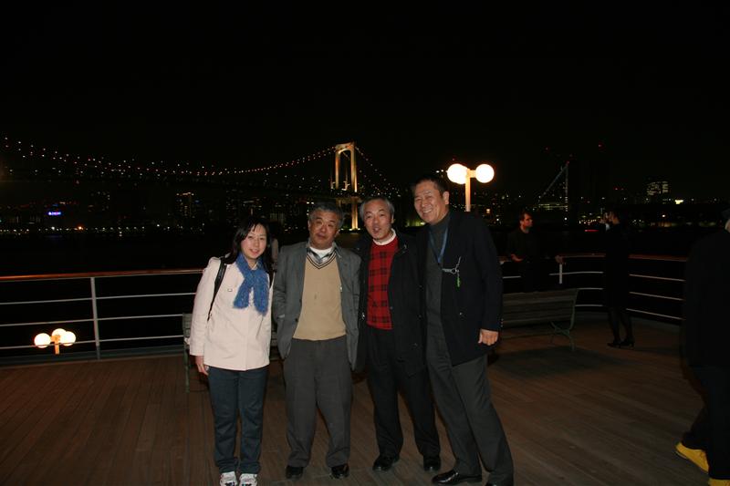 �͂ƃo�X�ŏ��铌���i�C�g�c�A�[