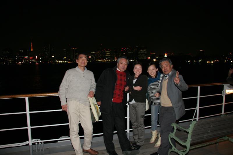 �͂ƃo�X�ŏ��铌���i�C�g�c�A�[